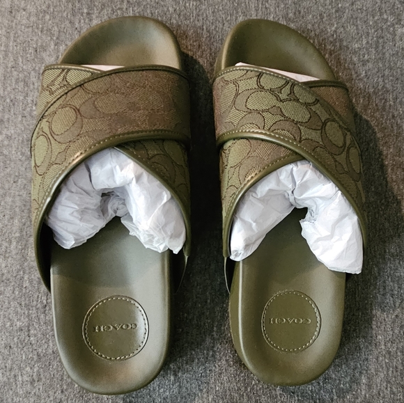 Coach slides only sz 9 left - Picture 5 of 5